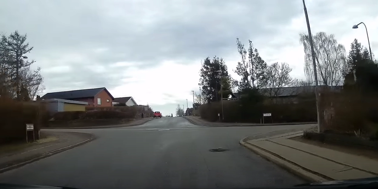 Hver femte dansker ved ikke, hvem de skal holde tilbage for i et kryds som dette