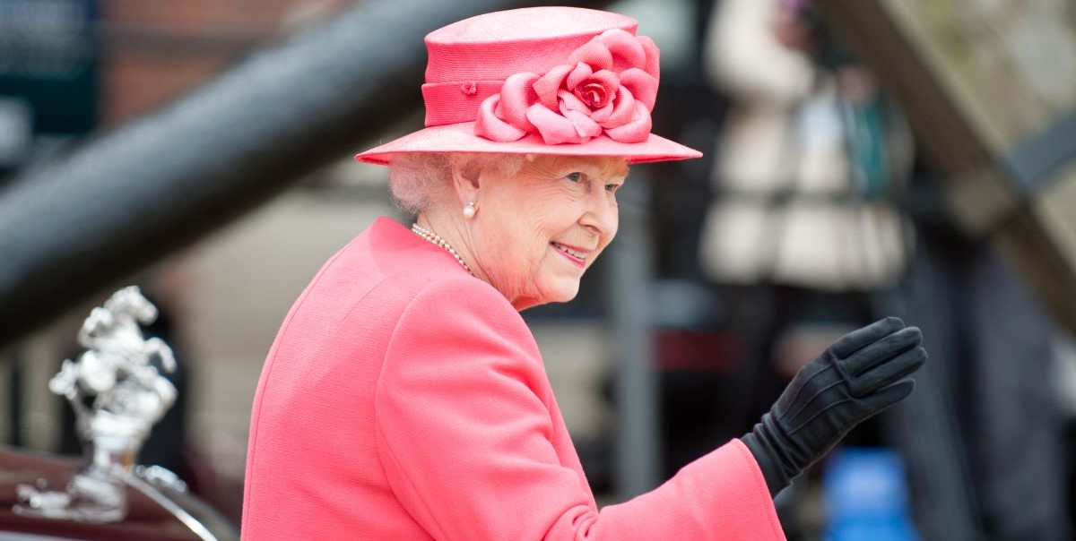 Historien bag dronning Elizabeths mest værdifulde smykke