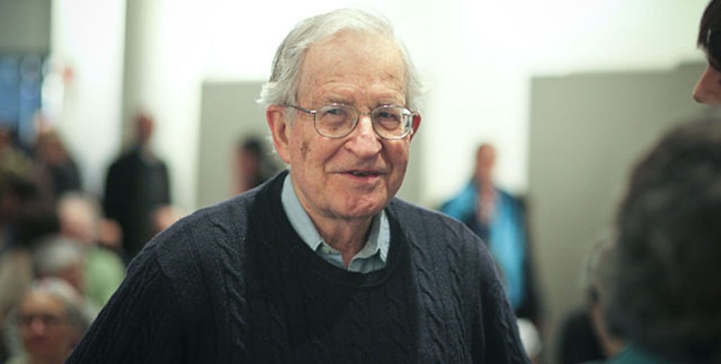 Rygtet sagde, at Noam Chomsky var død – men nu er han udskrevet fra hospitalet
