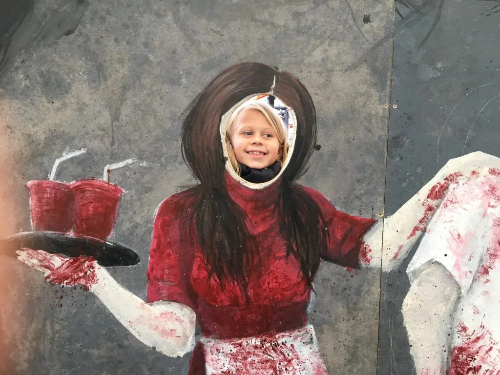 9-årige Marinella anmelder Halloween i Friheden: ”Det var ikke uhyggeligt, men mega sjovt”