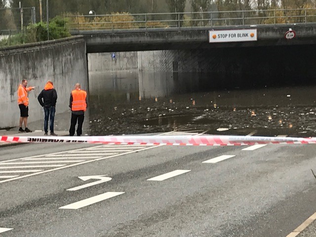 Oversvømmelser og ingen vand i hanerne: Mandag skaber vandledning kaos i Vejle