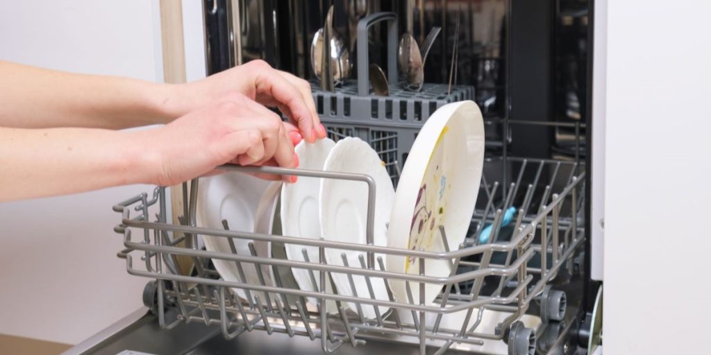 Derfor bliver dine tallerkener ikke rene i opvaskemaskinen