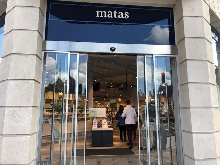 Håndsprit og visirer: Nu gør Matas corona-tiltag permanente