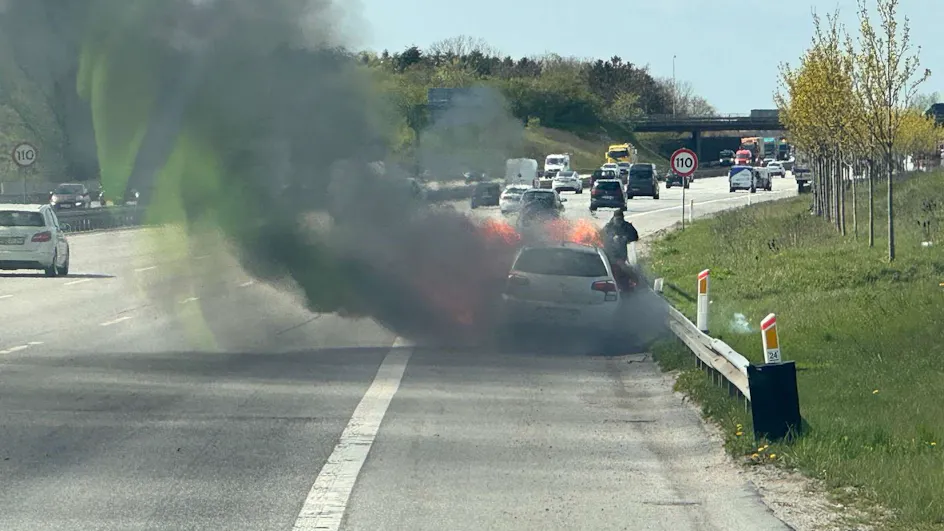 Bilbrand lukker del af motorvejen