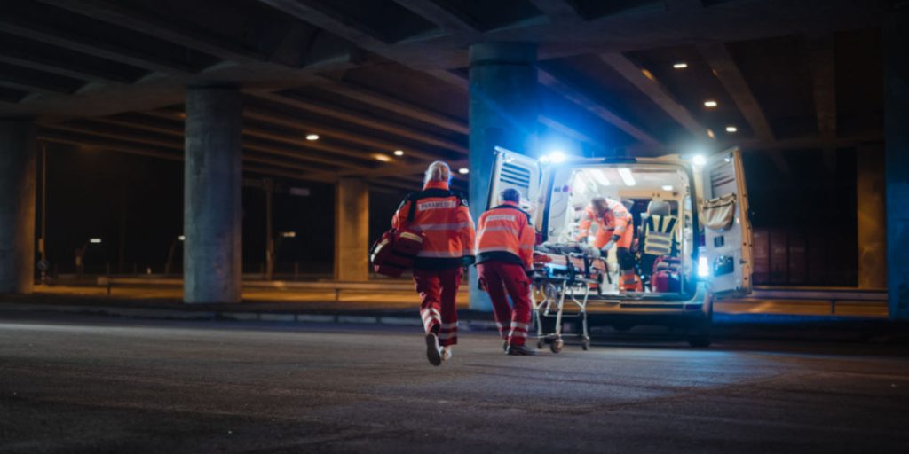 Hastet på hospitalet: “Alvorligt tilskadekommen” skriver politiet