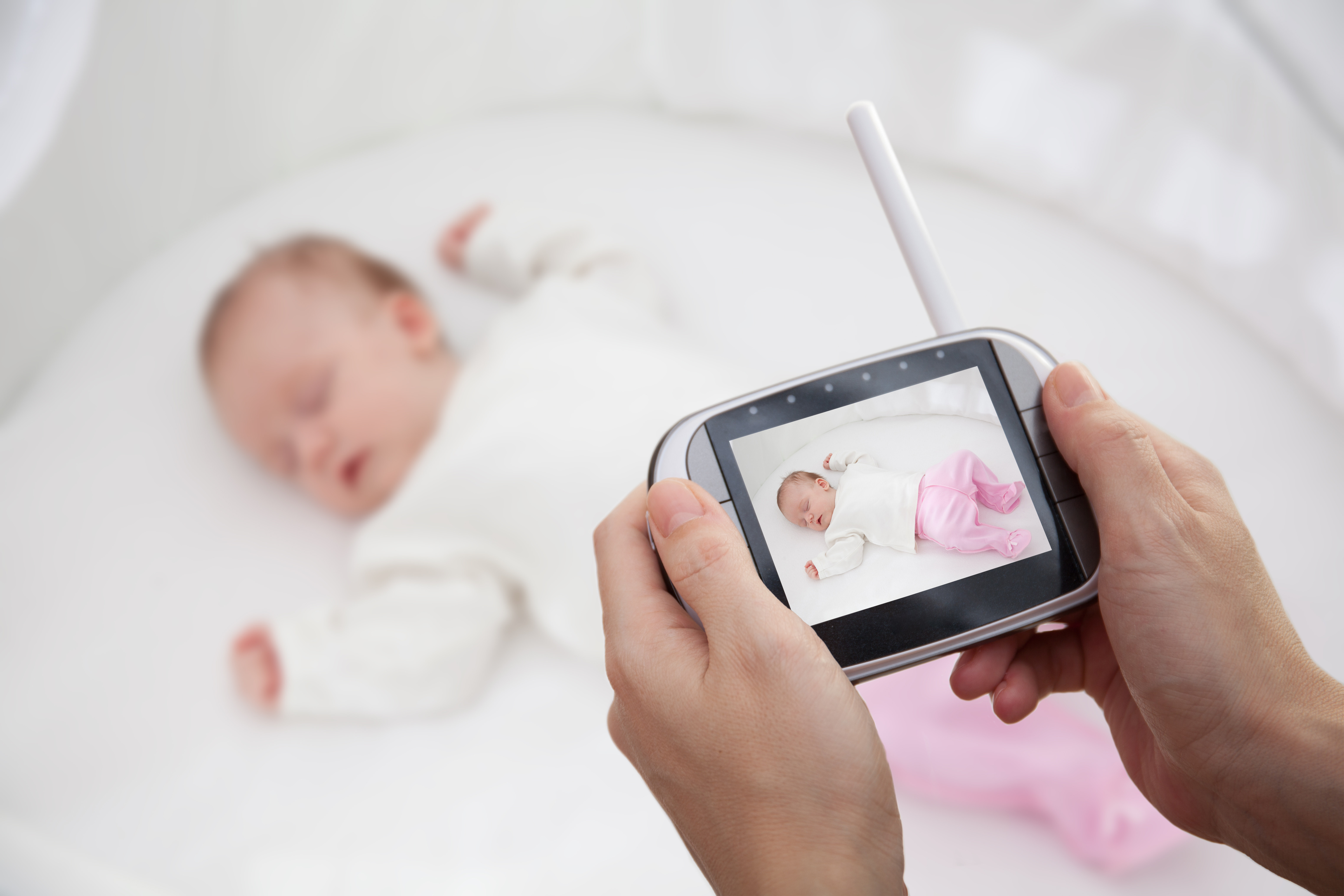 Eksperter advarer: Indbrudstyve holder øje med dig gennem babymonitor