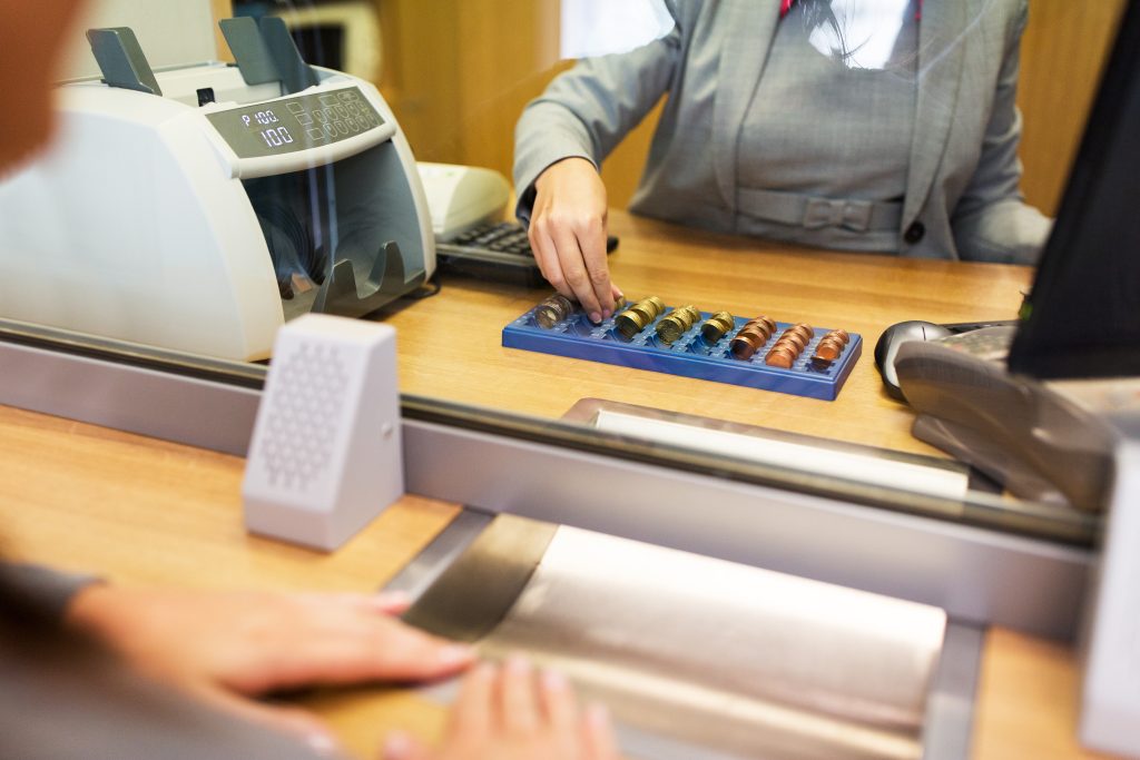 Stor bank lukker alle filialer i Danmark: Kunder skal ringe eller sende email