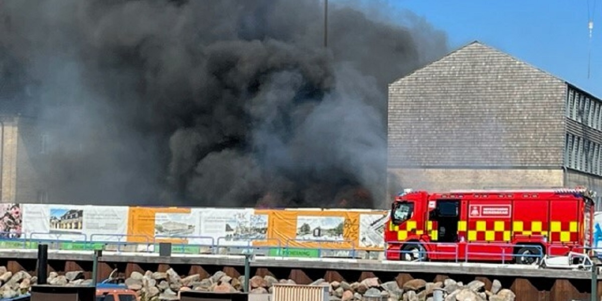 Politiet advarer flere tusinde: Hold jer væk, eller luk døre og vinduer!