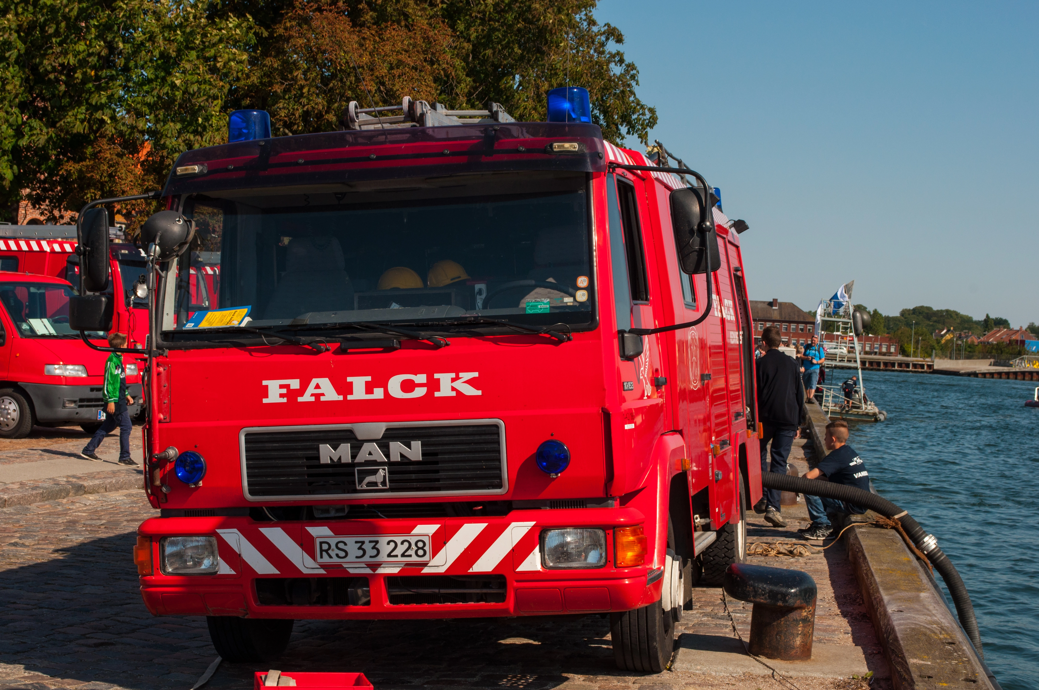Hun er for sexet – Kvindelig brandmand blev fyret