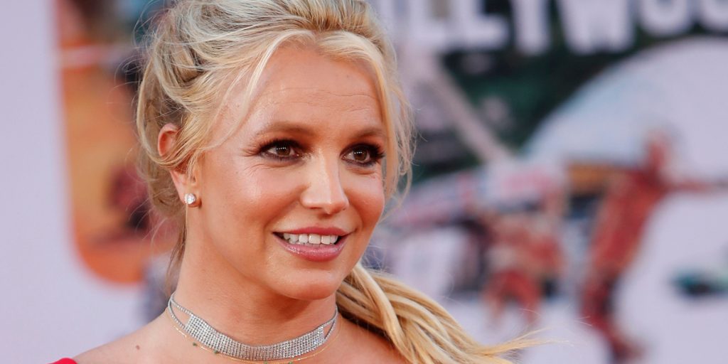 Britney Spears smider bh’en på pikant foto