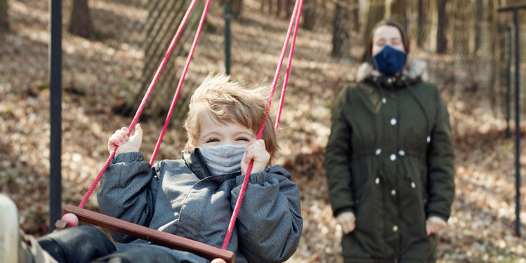 Indfører helt nye krav: Nu skal danskerne bære mundbind endnu flere steder