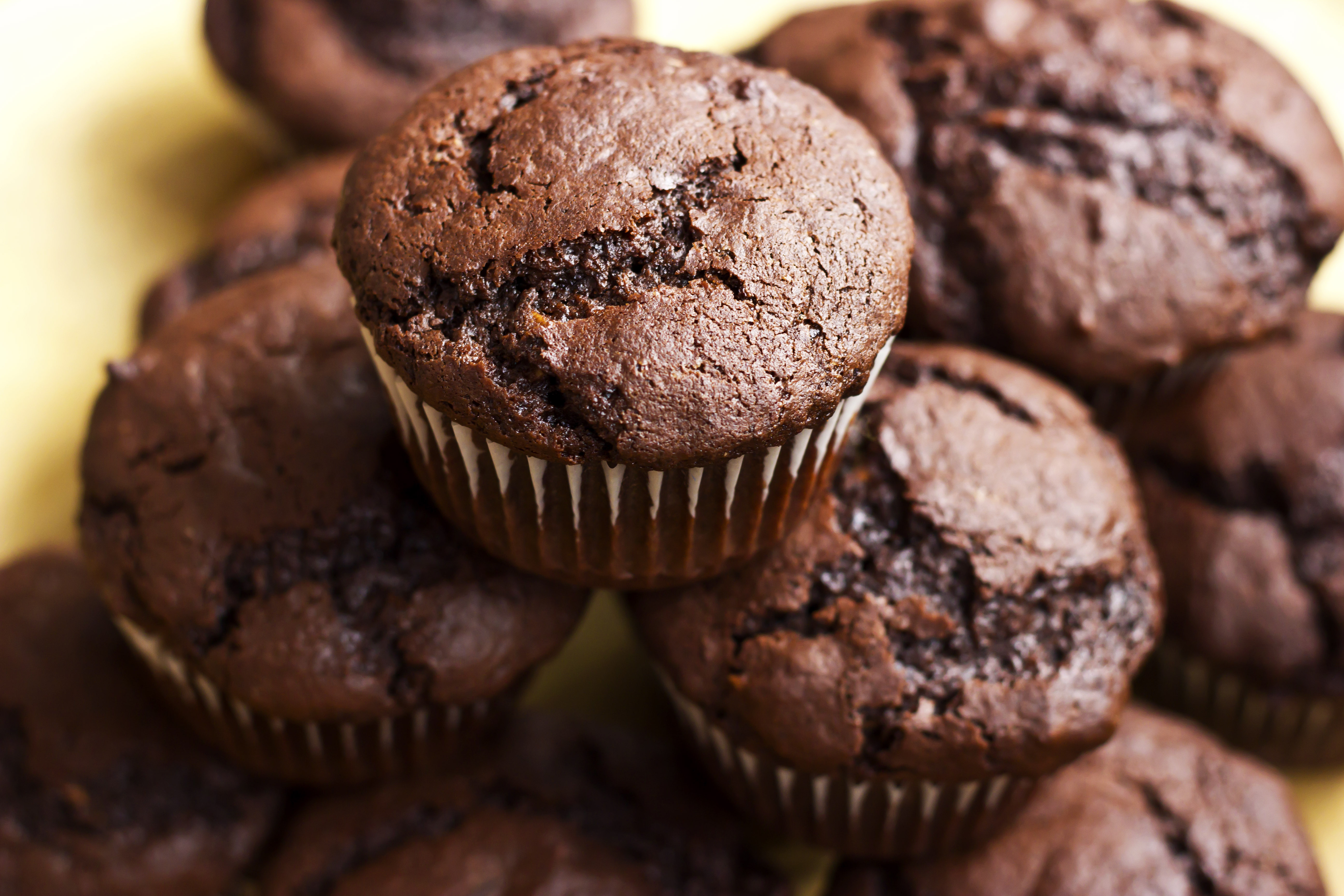 Lynhurtigt hjemmebag: Lækre chokolademuffins med kun tre ingredienser