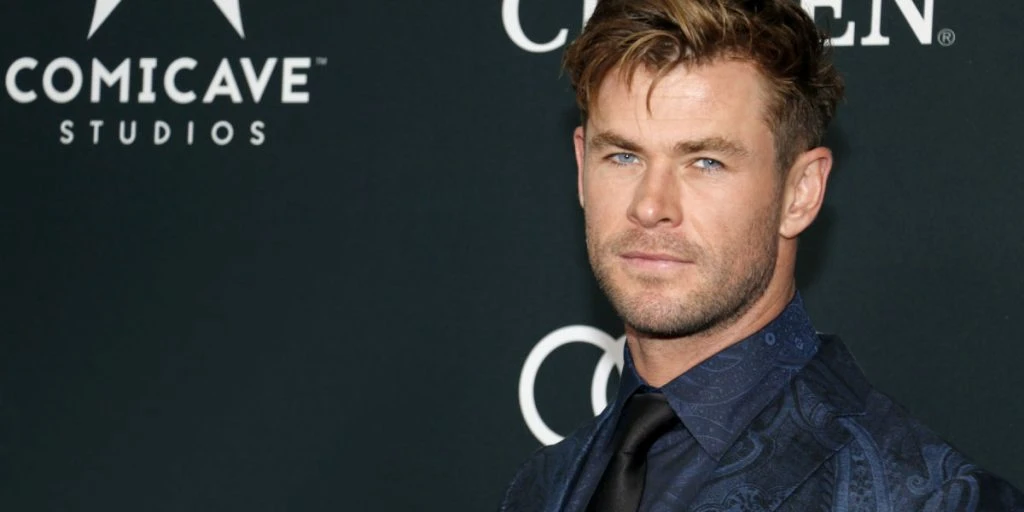 Chris Hemsworth får os til at savle: Se ham kun iført et håndklæde