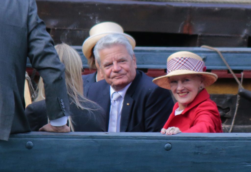 Nu tackler dronning Margrethe snart corona