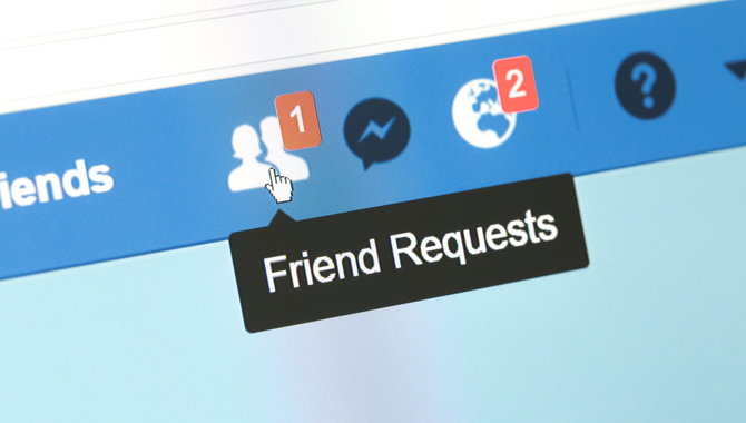 Ældre bedstemor tilføjede ung mand på Facebook ved en fejl: Så blev de gift