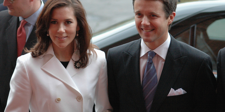 Mary og Frederik giver danskerne indblik i deres hyggestund