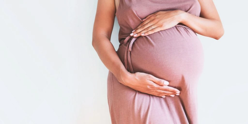 Efter hård og lang kamp: Dansk kendis er endelig gravid