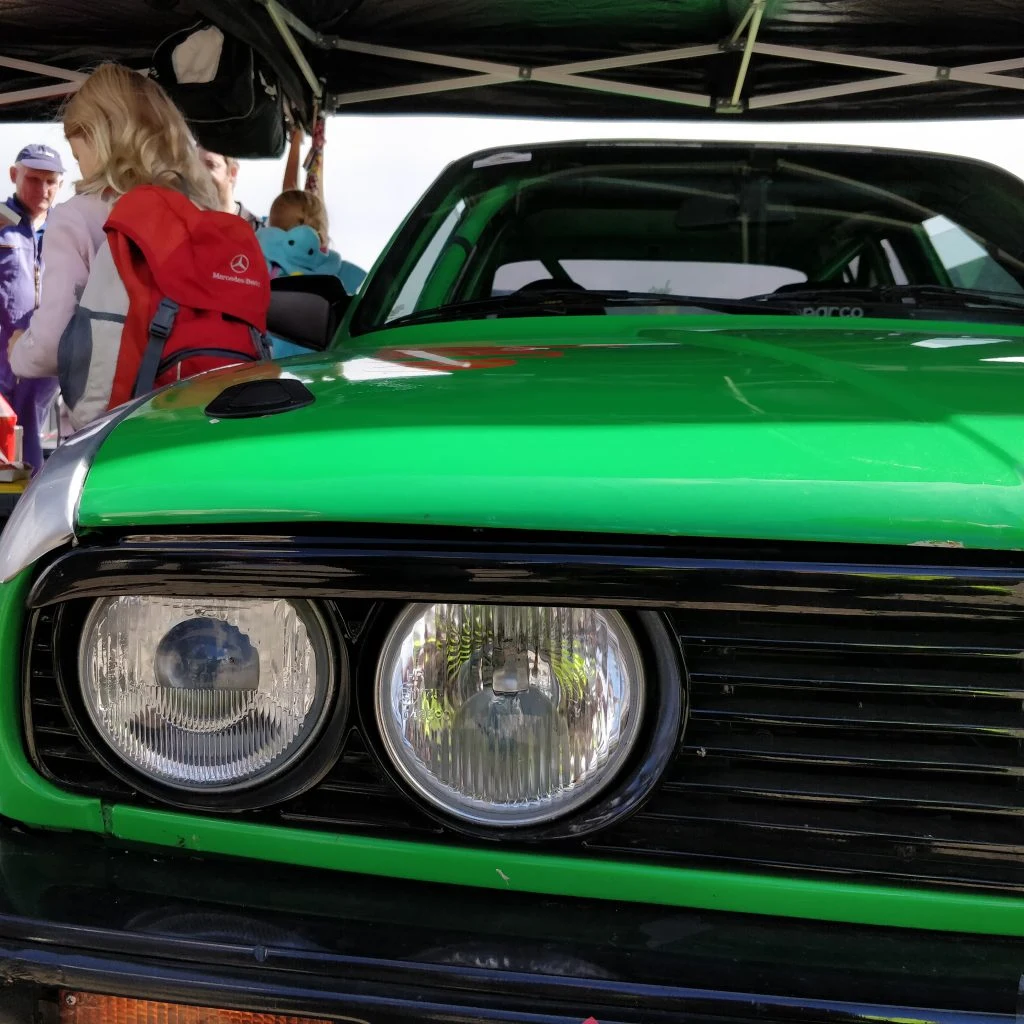 Benzin i blodet og duft af brændt gummi – Munkebjerg Hillclimb 2018 er begyndt