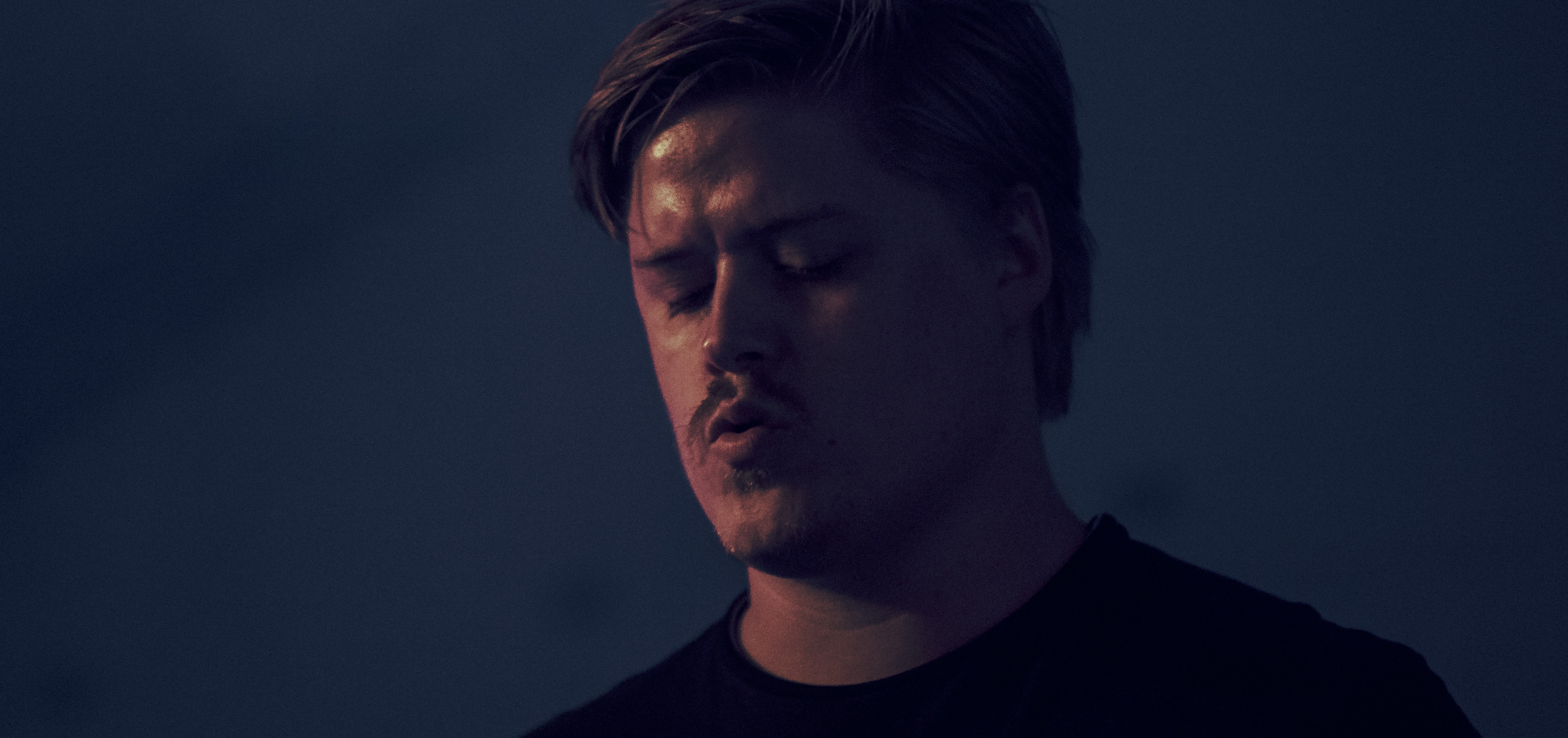 Jonas fra Aarhus får hele verden til at danse – men ingen genkender ham i Midtbyen