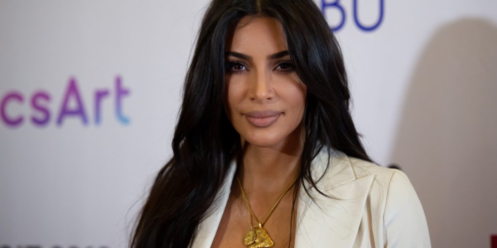 Hun gør det igen: Kim Kardashian viser sin bikinikrop frem