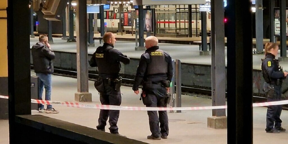 Politiet fængsler tre mænd efter knivstik: Offer flygtede ud på togskinnerne