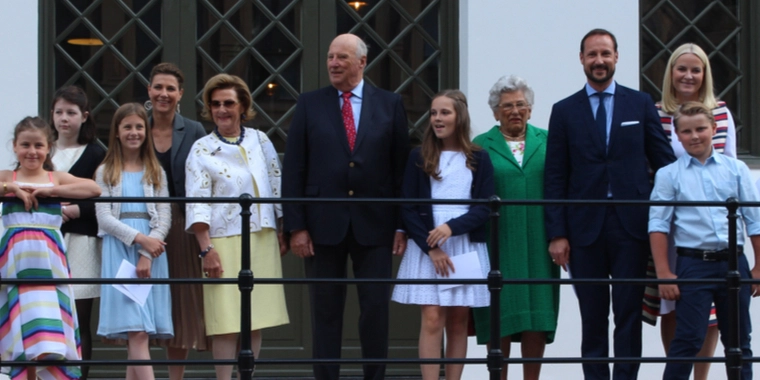 LIGE NU: Konge indlagt – kronprinsen overtager officielle pligter