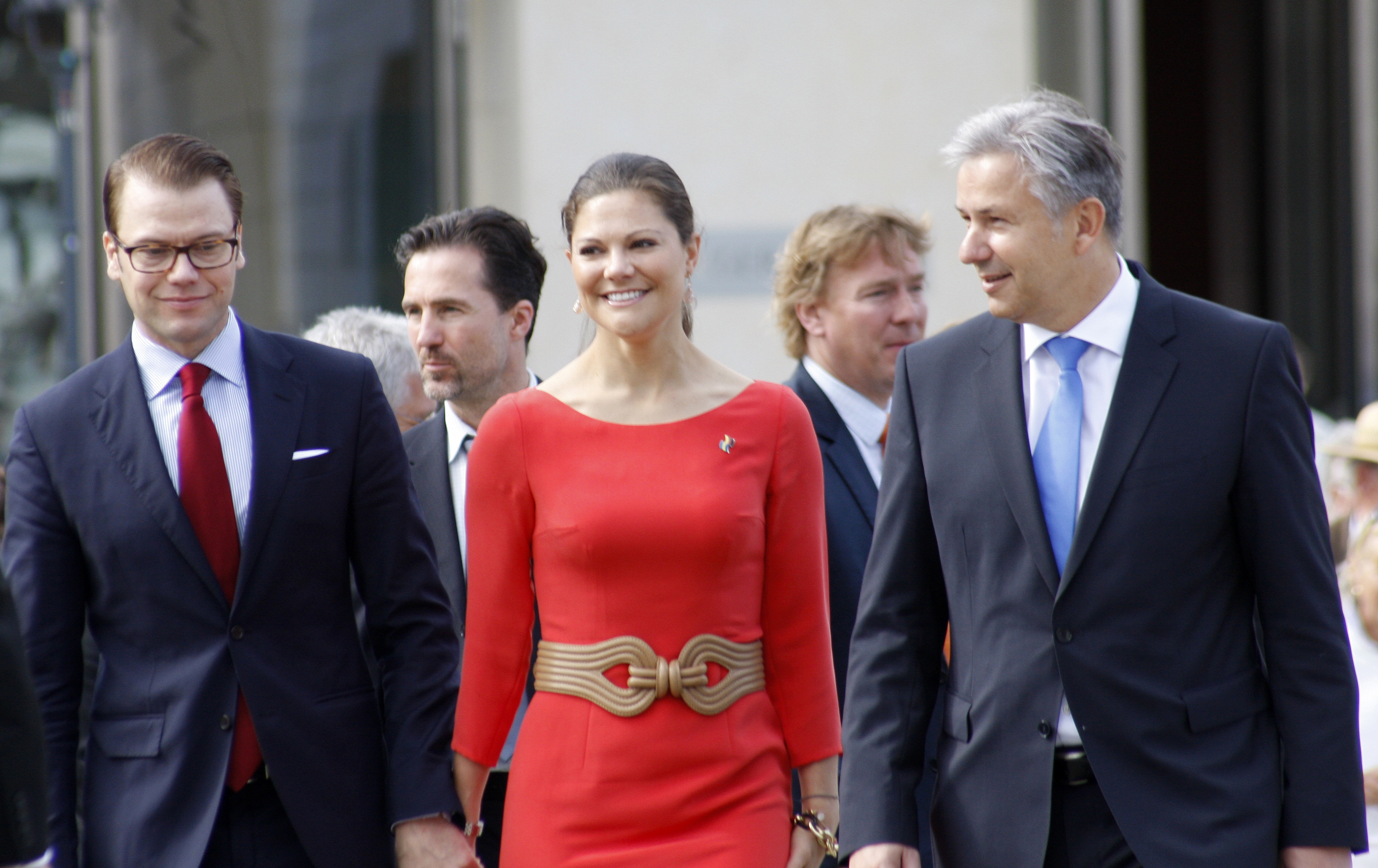 Rørende: Kronprinsesse forærer sit flysæde væk af helt særlig grund