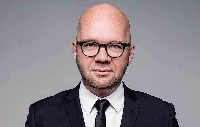 Se billederne: Folkekær komiker sætter pragtlejlighed til salg