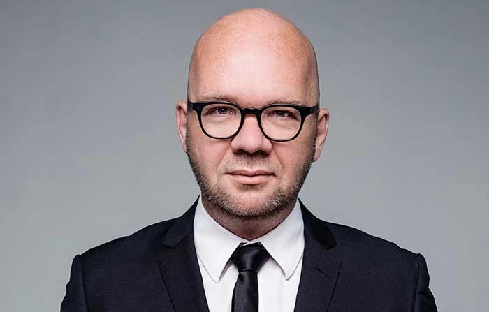 Se billederne: Folkekær komiker sætter pragtlejlighed til salg