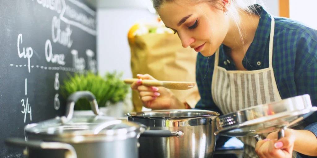 Gourmetkokke deler tricks: 13 smarte måder, der gør din madlavning bedre og nemmere