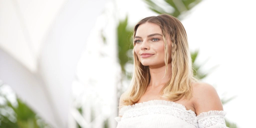 Fans savler over Margot Robbie i ny filmtrailer – men ikke af årsagen du tror