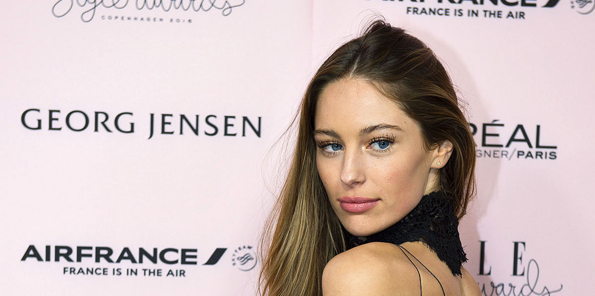 Se billedet: Mathilde Gøhler slikker sol – topløs på stranden