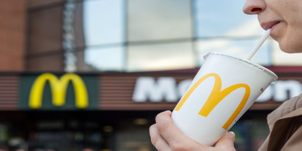 Mange har undret sig: Derfor smager McDonald’s Coca-Cola bare bedre
