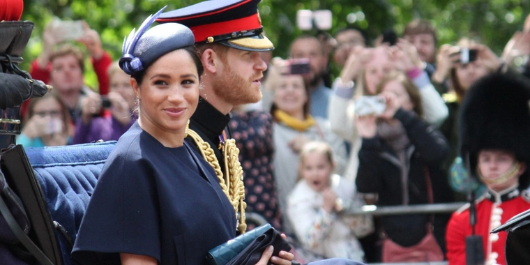 Royalt chok: Meghan og Harry “blæst væk” af kontroversiel skikkelse