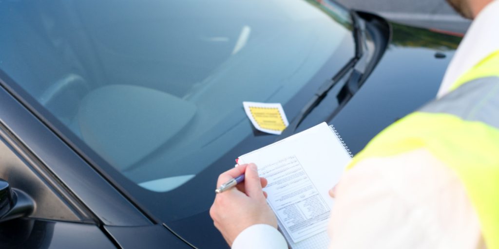 P-vagter får snefri: Her kan du parkere gratis