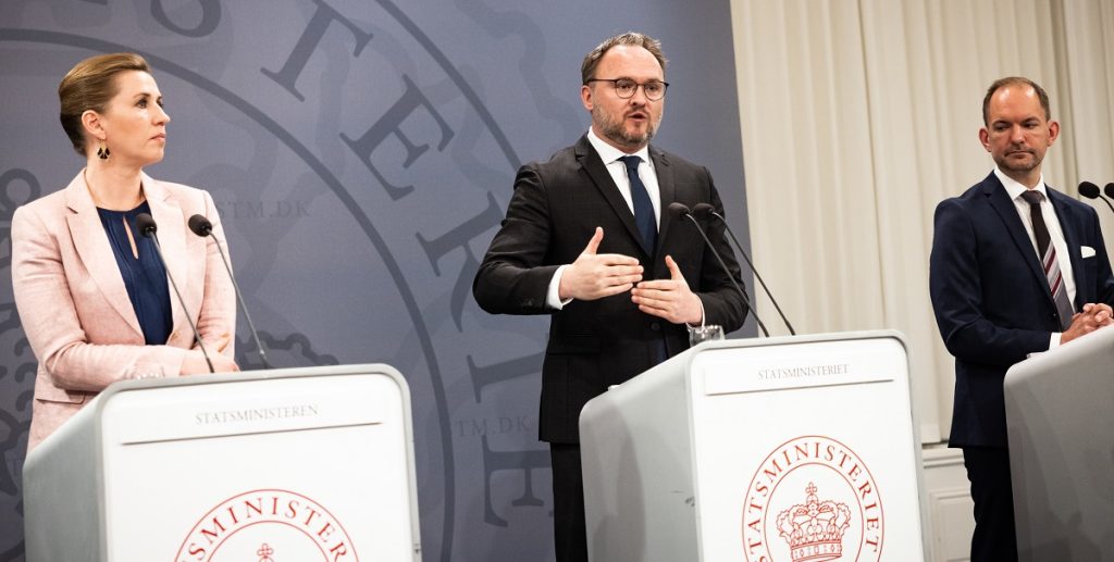 Regeringen indkalder til pressemøde