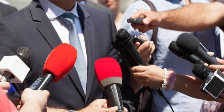 LIGE NU: Indkalder til pressemøde