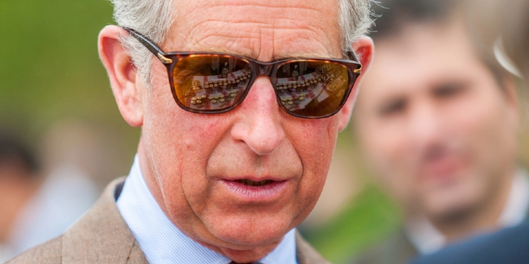 Kong Charles øger spændingerne med Meghan og Harry