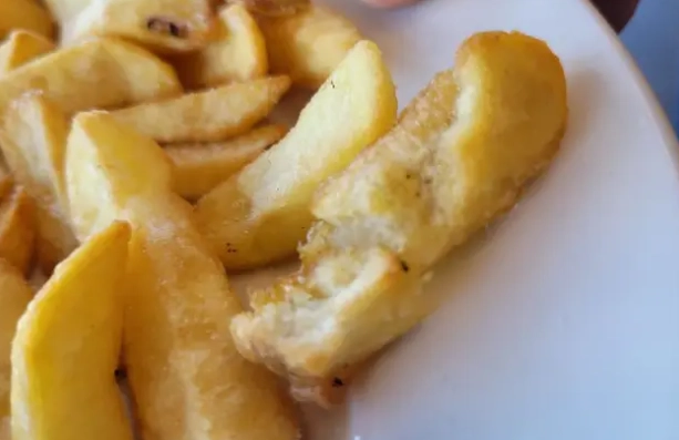 Mor revser supermarked: Datteren fik serveret pommes frites, der smagte af hestebæ