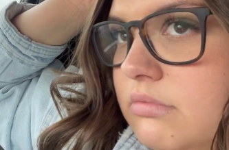 Mor deler hjerteskærende video fra datterens fødselsdagsfest: “Mit mor-hjerte er knust”