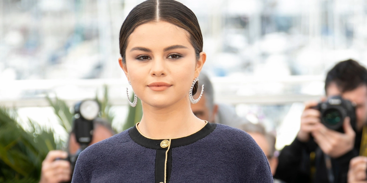 Selena Gomez poserer sexet i bikini: Bliver kaldt for “den smukkeste”