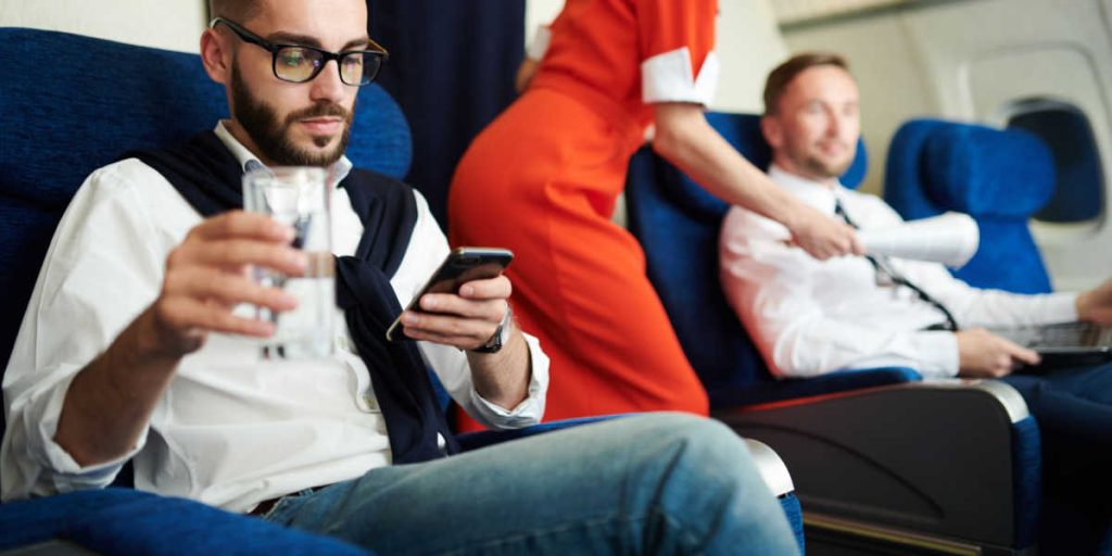 Stewardesse afslører: Sådan opgraderer du din flyrejse gratis