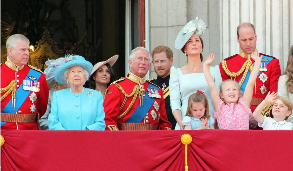Smidt ud af Buckingham Palace