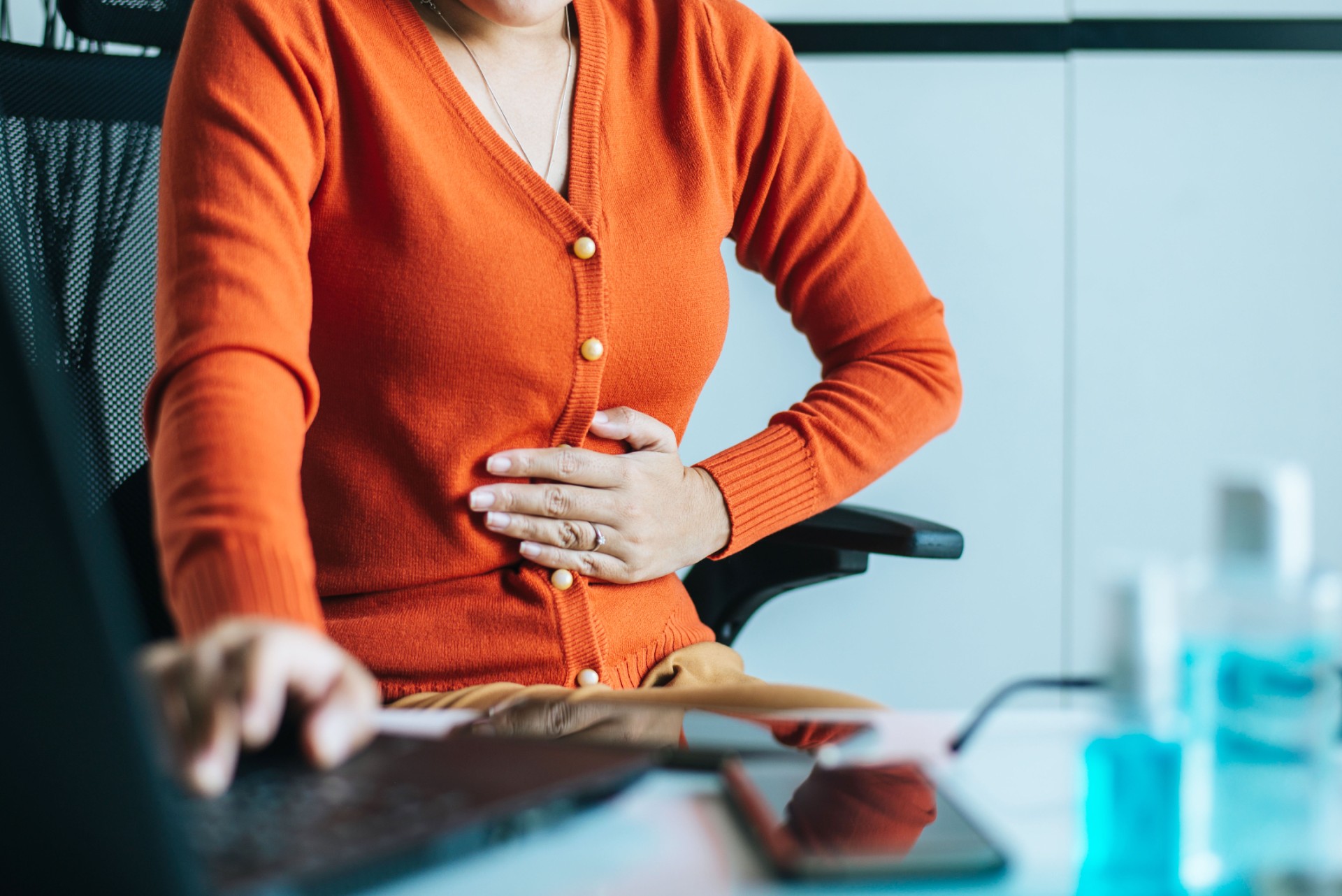 Mavesyre kan smelte metal og kvinder blinker oftere end mænd: Her er 5 sjove fakta om kroppen