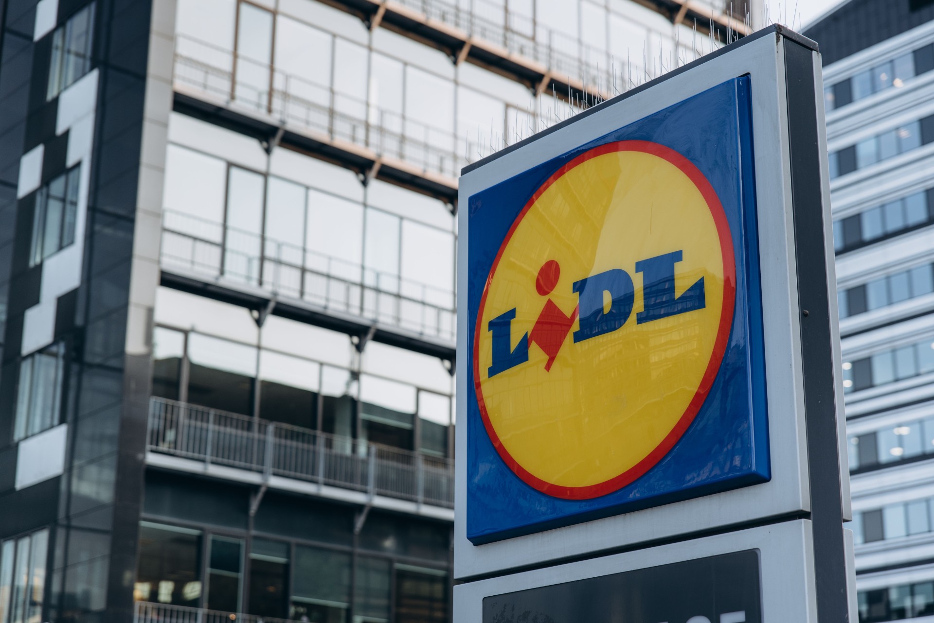 Mand begik væbnet røveri i Lidl: Men hvad “tyvekosterne” bestod af, efterlader folk fulde af spørgsmål