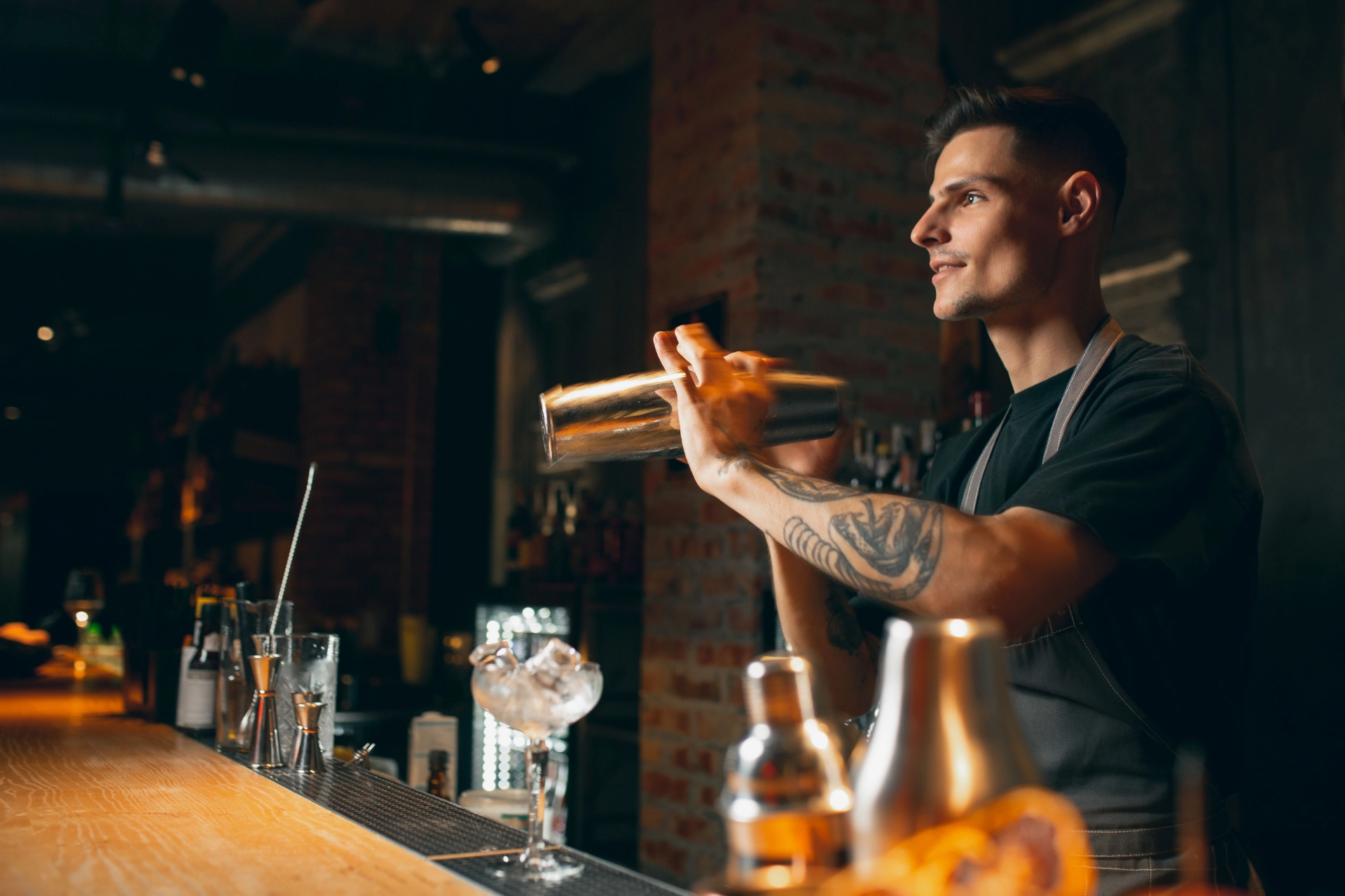Disse ting skal du ALDRIG gøre, når du bestiller en drink i baren- næsten alle er skyldige
