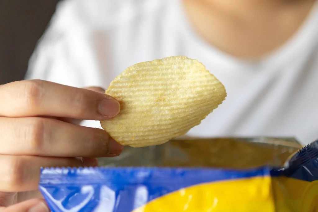 Milo åbnede en pose chips: Så brød han grædende sammen