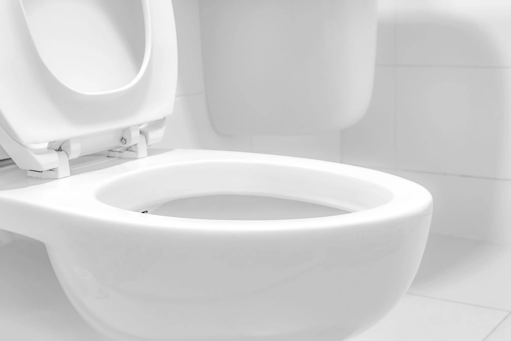 Trin for trin-guide: Sådan slipper du af med pletter i toiletkummen for altid