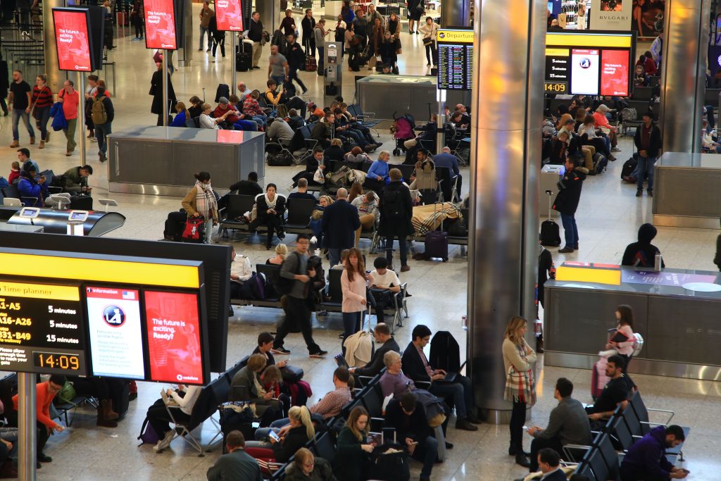 Kaos i lufthavn: Flere timers forsinkelse