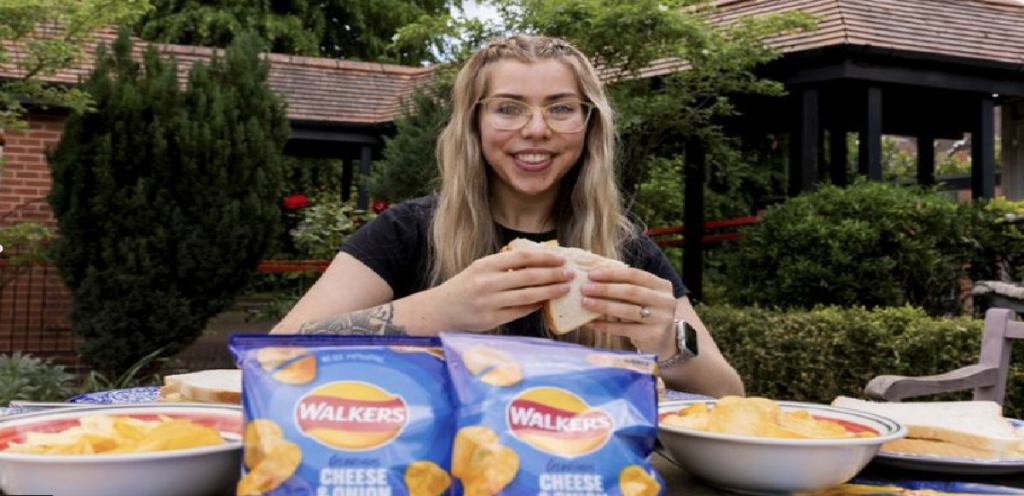 Zoe levede af ‘chipssandwich’ i 23 år: Så fik hun en besked, der ændrede alt
